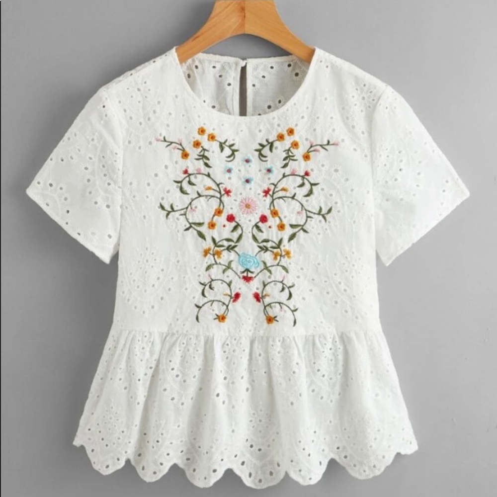 NWOT Scallop Hemmed Cotton White Eyelet Top with Peplum in size Large